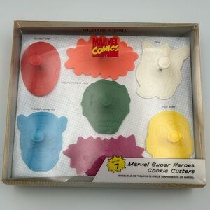 *New* Williams Sonoma Marvel Super Heroes Cookie Cutters - Set of 7